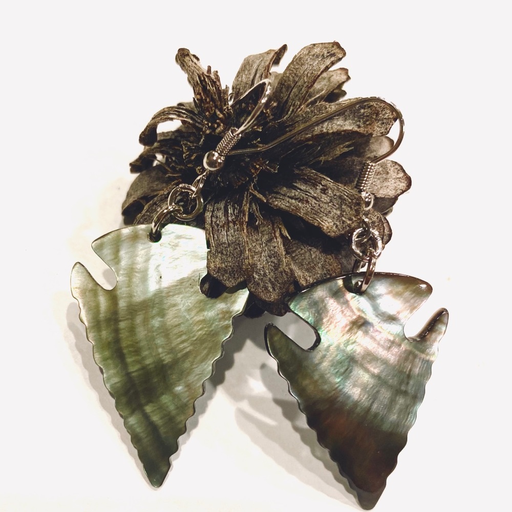 Arrowhead Narrow Shell Earrings